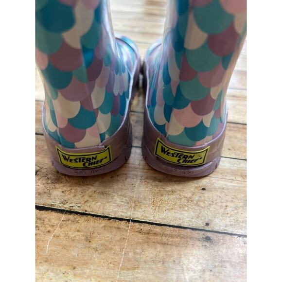 Western Chief Mermaid Shorty Rainboots 8 - Picture 5 of 9